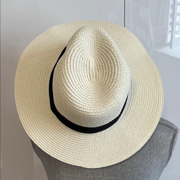 NWOT Cream Straw Sun Hat with Black Band - Picture 3 of 6